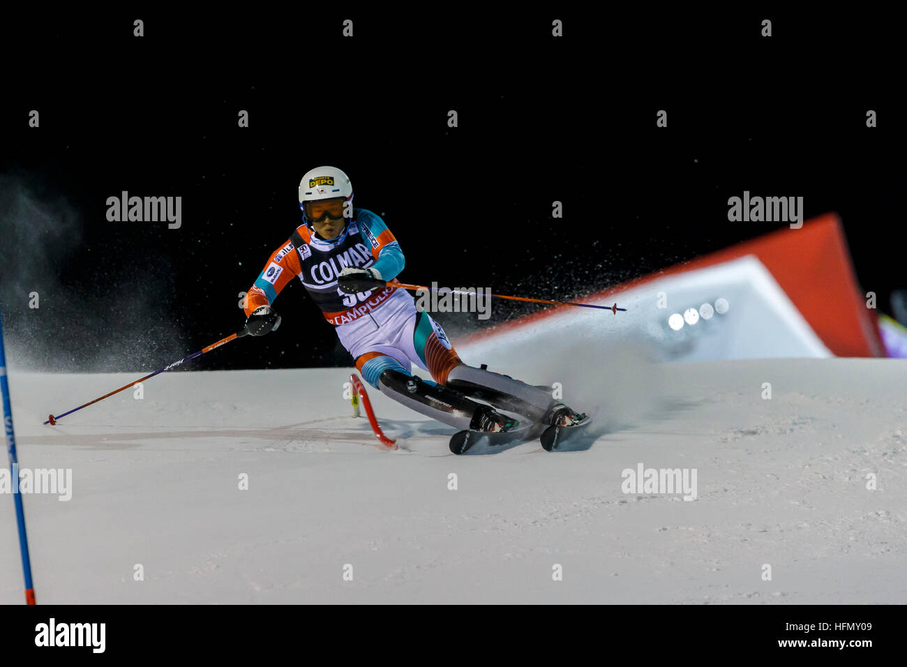 Madonna di Campiglio, Italie 22 décembre 2016. Naoki YUASA (JPN) qui se font concurrence sur les AUDI FIS Coupe du Monde de Ski alpin Slalom sur les 3tre Banque D'Images