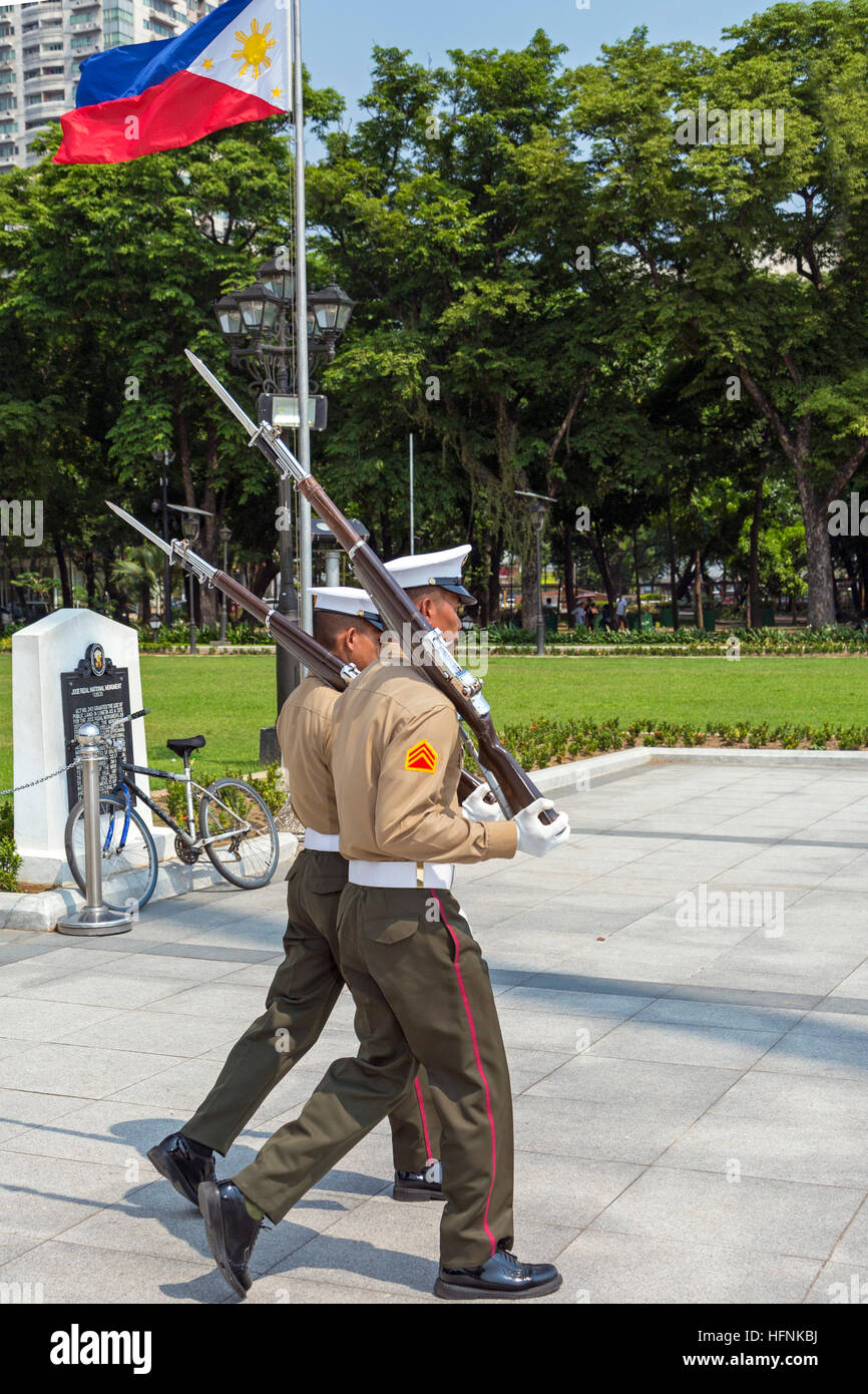 Les gardes marines à Rizal Park, Luneta, Manille, Philippines Banque D'Images