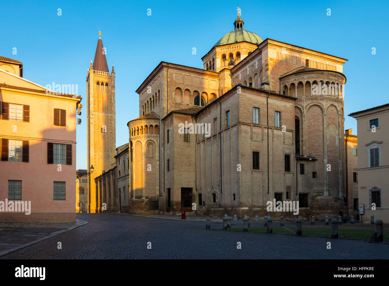 Lever du soleil sur le Duomo, Parme, Emilie-Romagne, Italie Banque D'Images