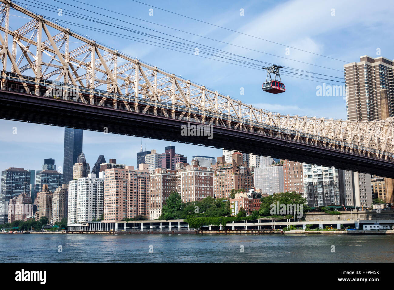 New York, NY NYC East River, Roosevelt Island Tram, Manhattan Skyline, tramway aérien de banlieue, Ed Koch Queensboro Bridge, NY160723005 Banque D'Images