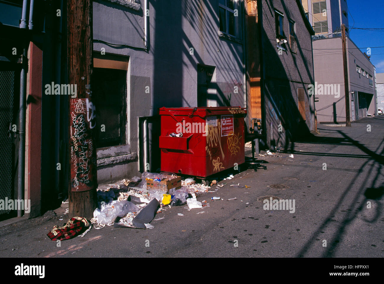 Centre-ville de Vancouver Vancouver, Colombie-Britannique, Colombie-Britannique, Canada - Poubelle ordures dans Ruelle Banque D'Images