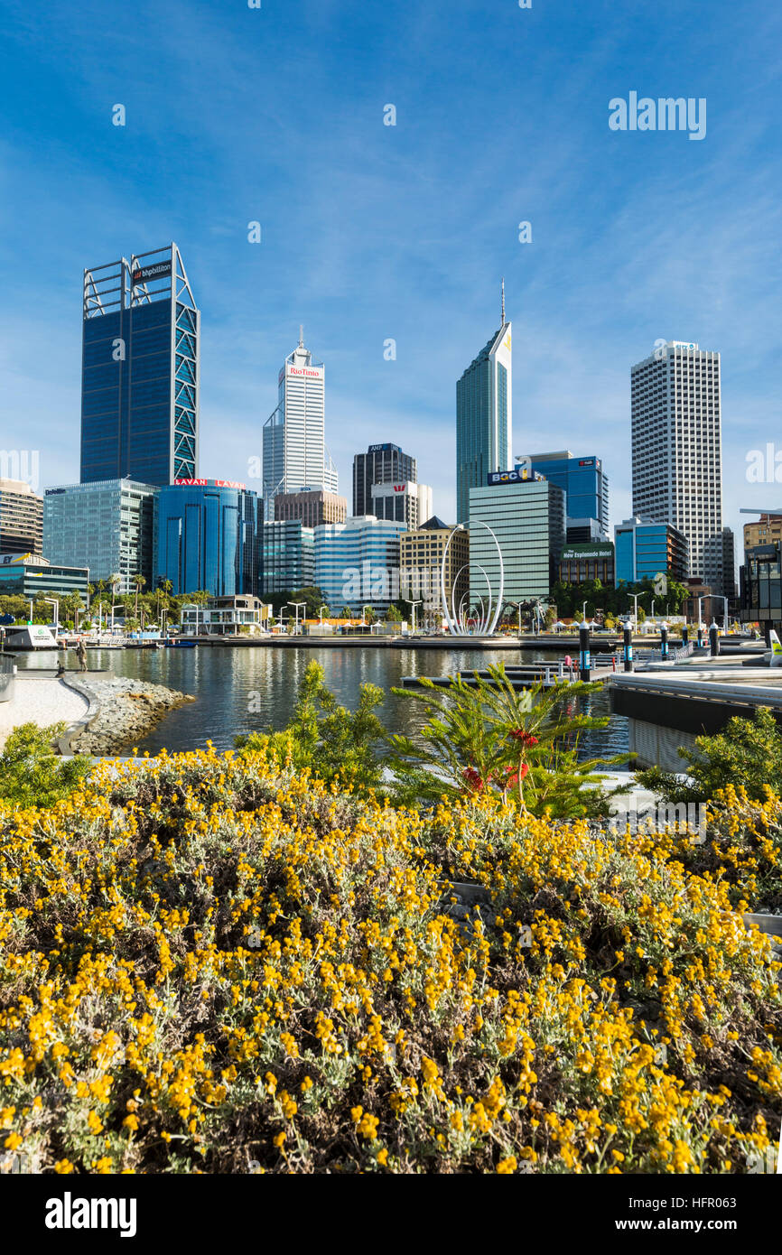 Vue sur Elizabeth Quay to the city skyline, Perth, Western Australia, Australia Banque D'Images