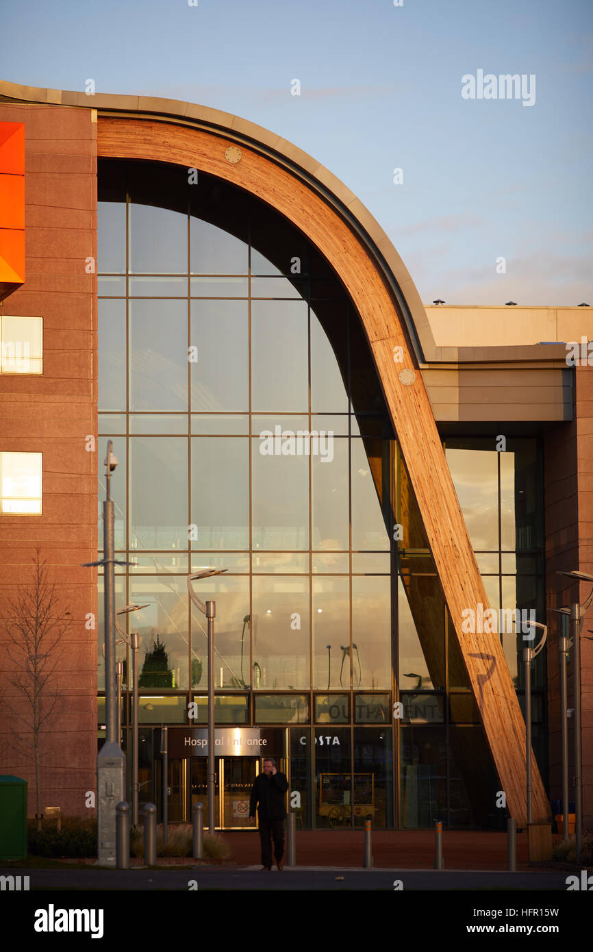 Alder Hey Children's Hospital Liverpool grand National Children's Hospital NHS Foundation Trust dans le parc extérieur extérieur du bâtiment nouvelle construction pret Banque D'Images
