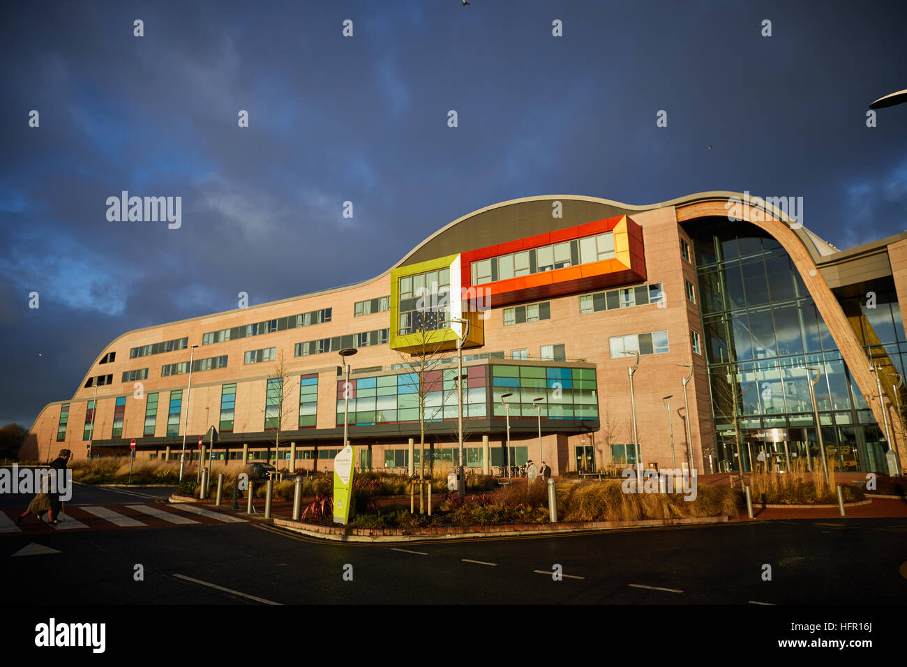 Alder Hey Children's Hospital Liverpool grand National Children's Hospital NHS Foundation Trust dans le parc extérieur extérieur du bâtiment nouvelle construction pret Banque D'Images
