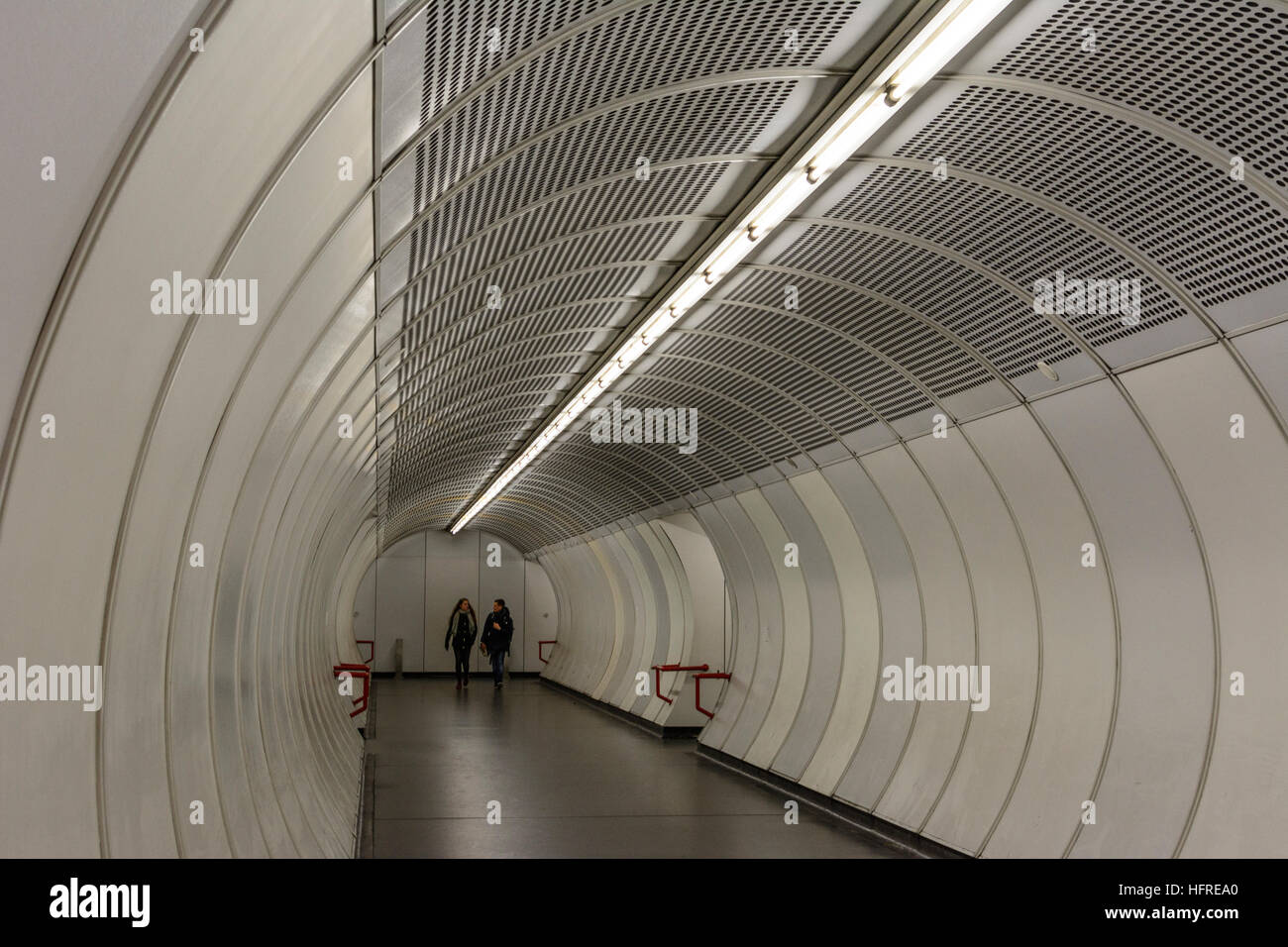 Wien, Vienne : chemin de la station de métro Vienna, personnes, Wien, Autriche Banque D'Images