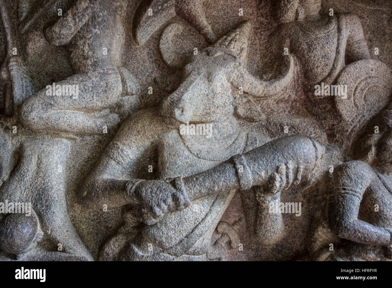 Sculpture de la tête de buffle Mahishasura, démon du panthéon hindou. (Grotte Mahishasuramardini, Tamil Nadu, Inde). Banque D'Images