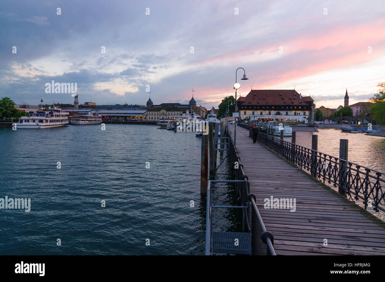 Constance, Port de Constance : Avec bâtiment conseil (à droite) au coucher du soleil, Bodensee, le lac de Constance, Bade-Wurtemberg, Allemagne Banque D'Images