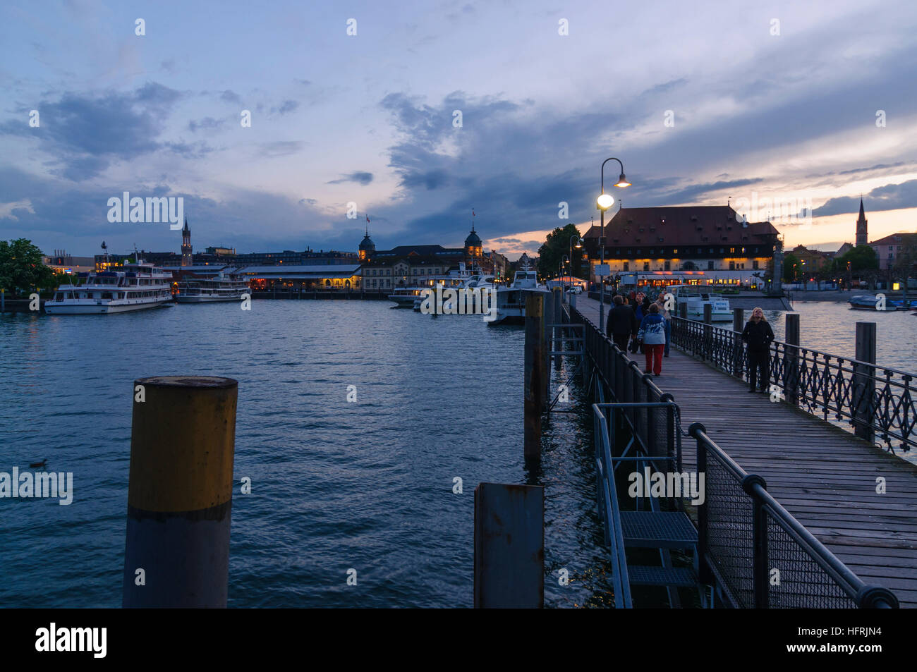 Constance, Port de Constance : Avec bâtiment conseil (à droite) au coucher du soleil, Bodensee, le lac de Constance, Bade-Wurtemberg, Allemagne Banque D'Images