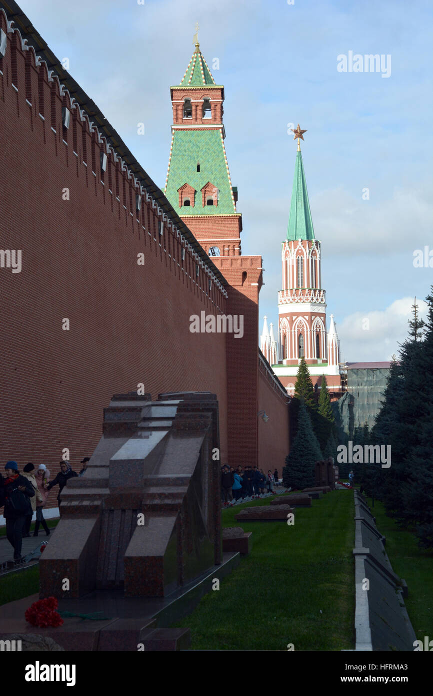 Le mur du Kremlin à l'entrée derrière le mausolée de Lénine, le Kremlin ...