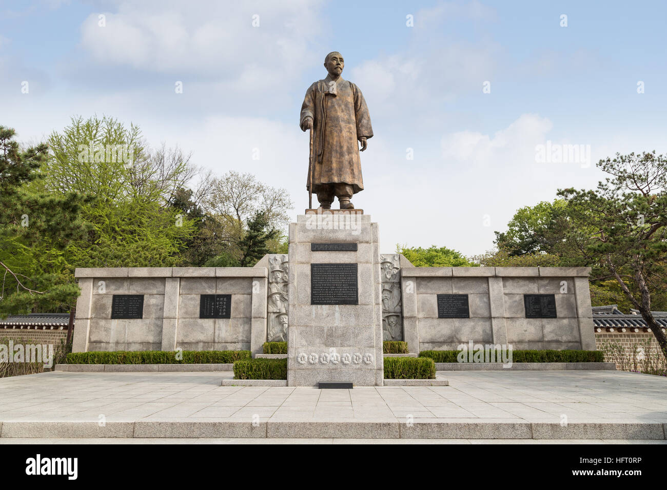 Statue du Patriote Wolnam Sang-Jae Lee au parc Jongmyo, à Séoul, Corée du Sud, du point de vue de l'avant. Banque D'Images