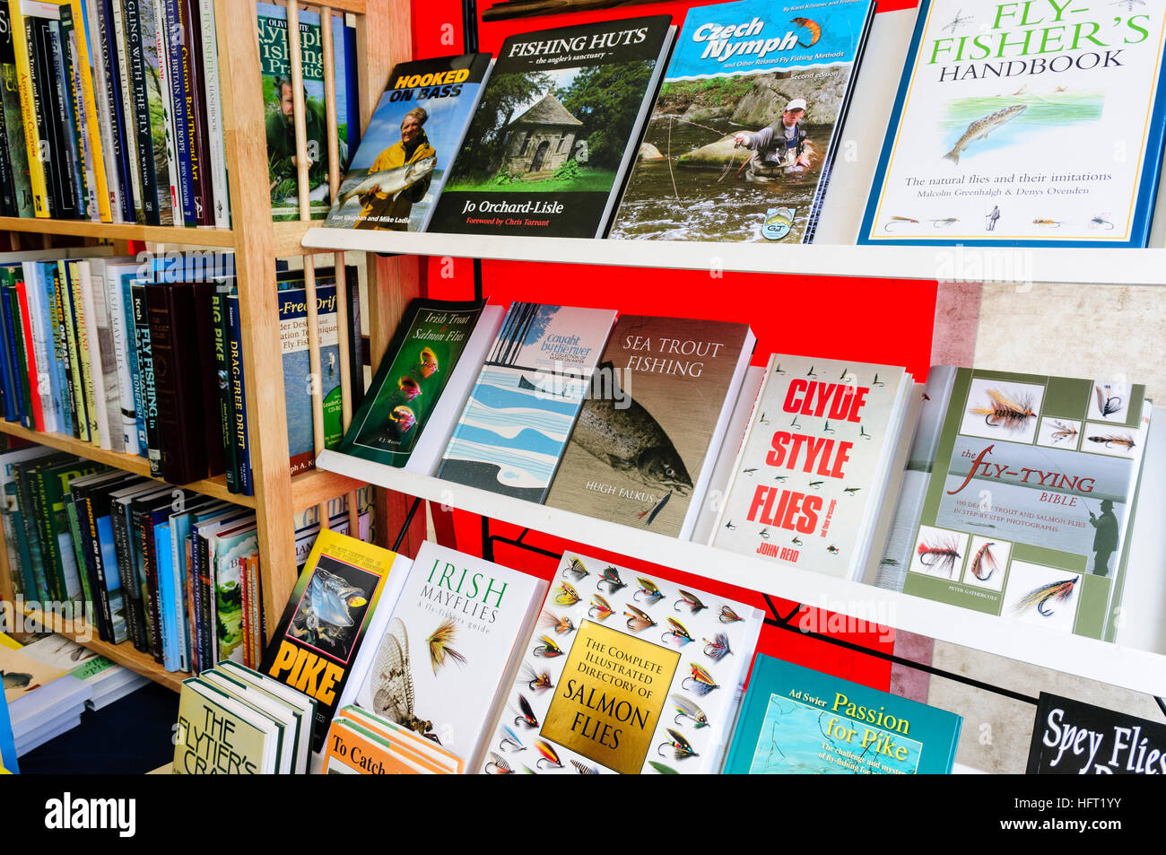 Les livres de pêche en vente dans une librairie. Banque D'Images