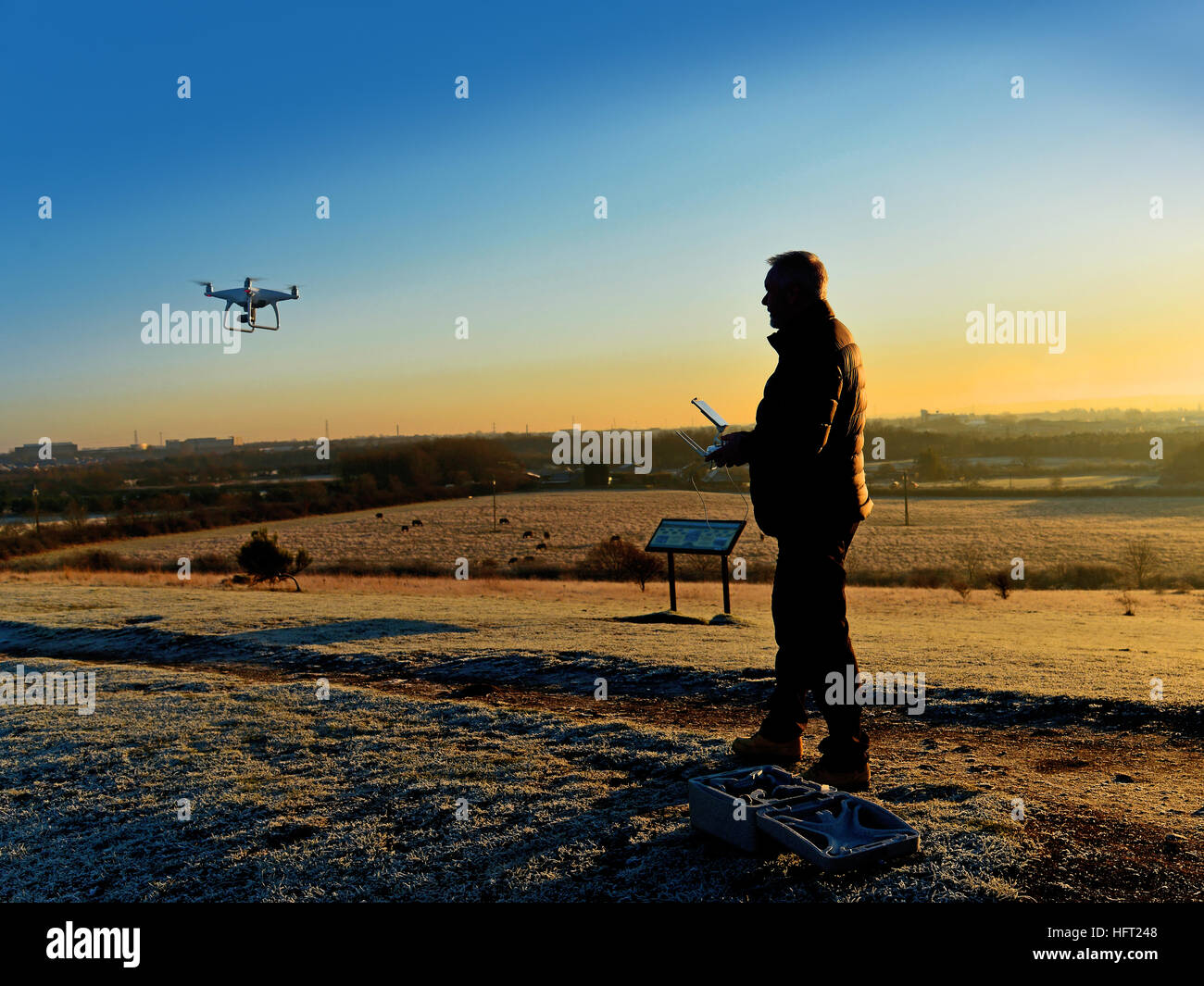À l'aube de drones équipés de l'appareil photo Banque D'Images