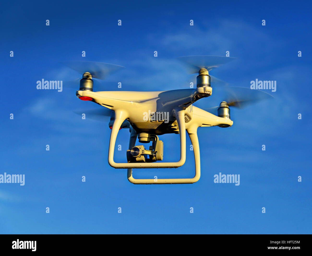 À l'aube de drones équipés de l'appareil photo Banque D'Images