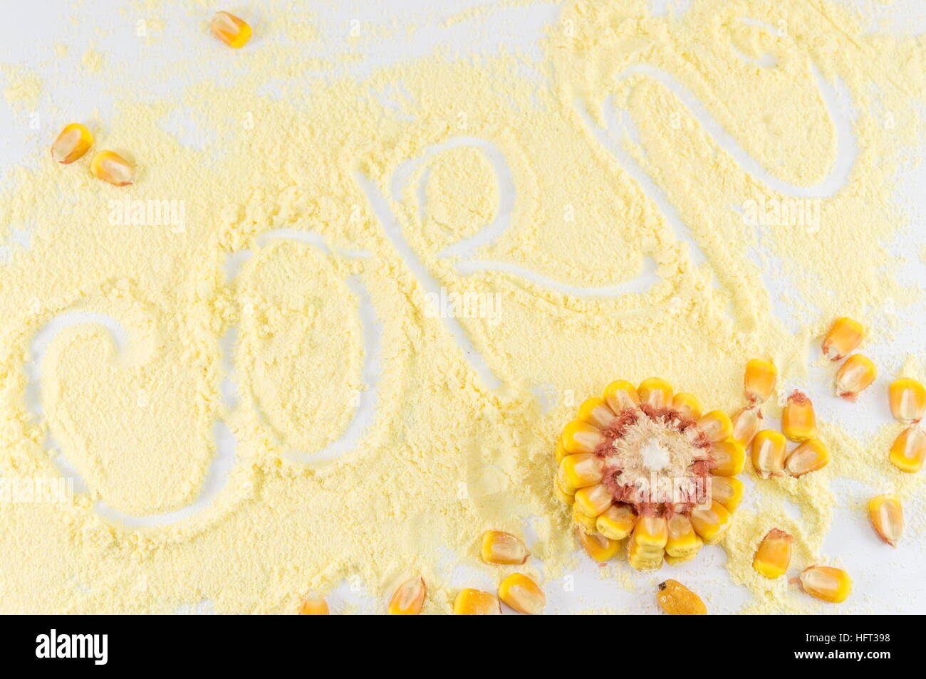La farine de maïs avec le mot écrit en maïs avec des épis de maïs Banque D'Images