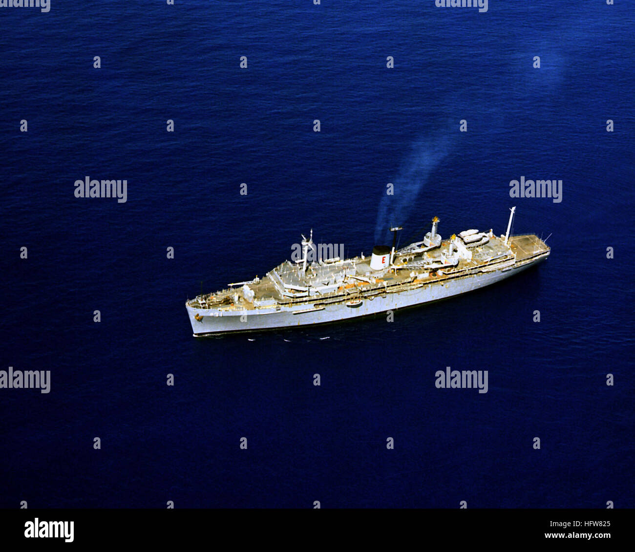 Une vue sur le port du sous-marin USS HUNLEY (COMME D-31) en cours. USS Hunley (COMME-31) au large de la Baie d'Agana 1980 Banque D'Images