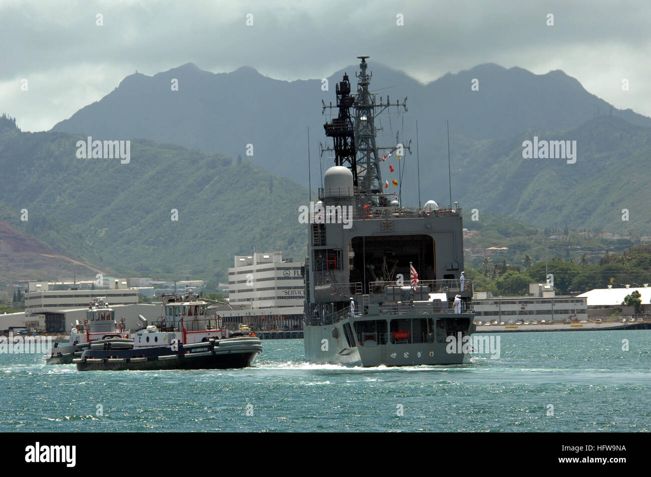 080626-N-1974P-076 PEARL HARBOR, Hawaii (26 juin 2008) japonais d'autodéfense maritime Navire JS Setogori (DD 156) arrive à la base navale de Pearl Harbor pour cette année, l'exercice Rim of the Pacific (RIMPAC). De l'exercice RIMPAC 2008, le plus important exercice multinational, est prévue tous les deux ans par la flotte du Pacifique des États-Unis et a lieu dans la zone d'opérations hawaïenne pendant 29 juin - 31 juillet. Les participants comprennent l'Australie, Canada, Chili, Japon, Pays-Bas, Pérou, République de Corée, Singapour, Royaume-Uni et aux États-Unis, l'Inde, la Colombie, le Mexique et la Russie devraient envoyer des observateurs. U.S Navy photo en masse C Banque D'Images