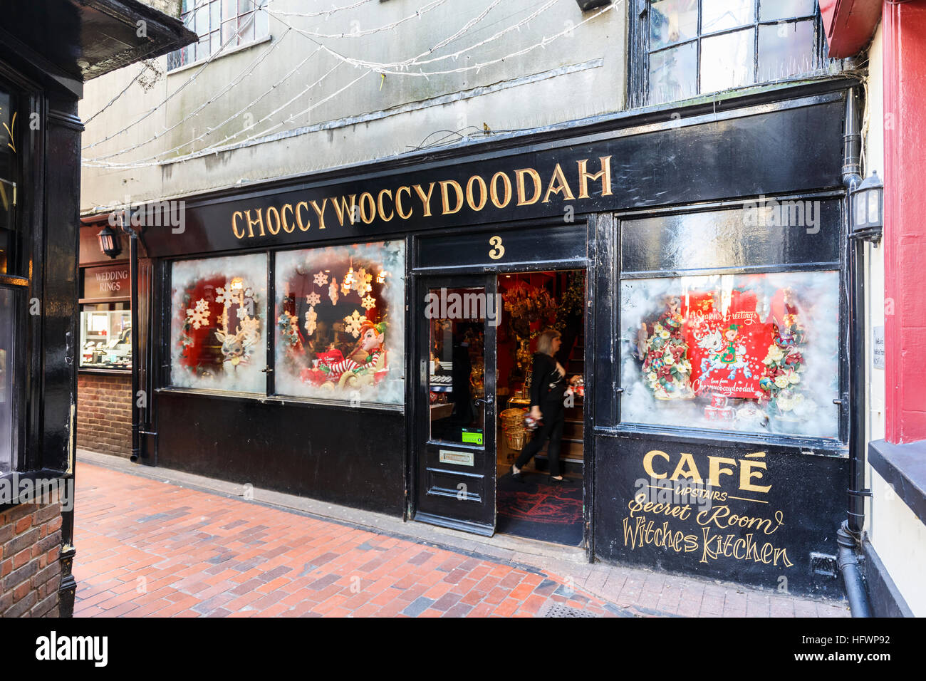 Choccywoccydoodah avant boutique et windows dans les ruelles de Brighton, avec ses couleurs d'affichage de Noël, Brighton, UK Banque D'Images