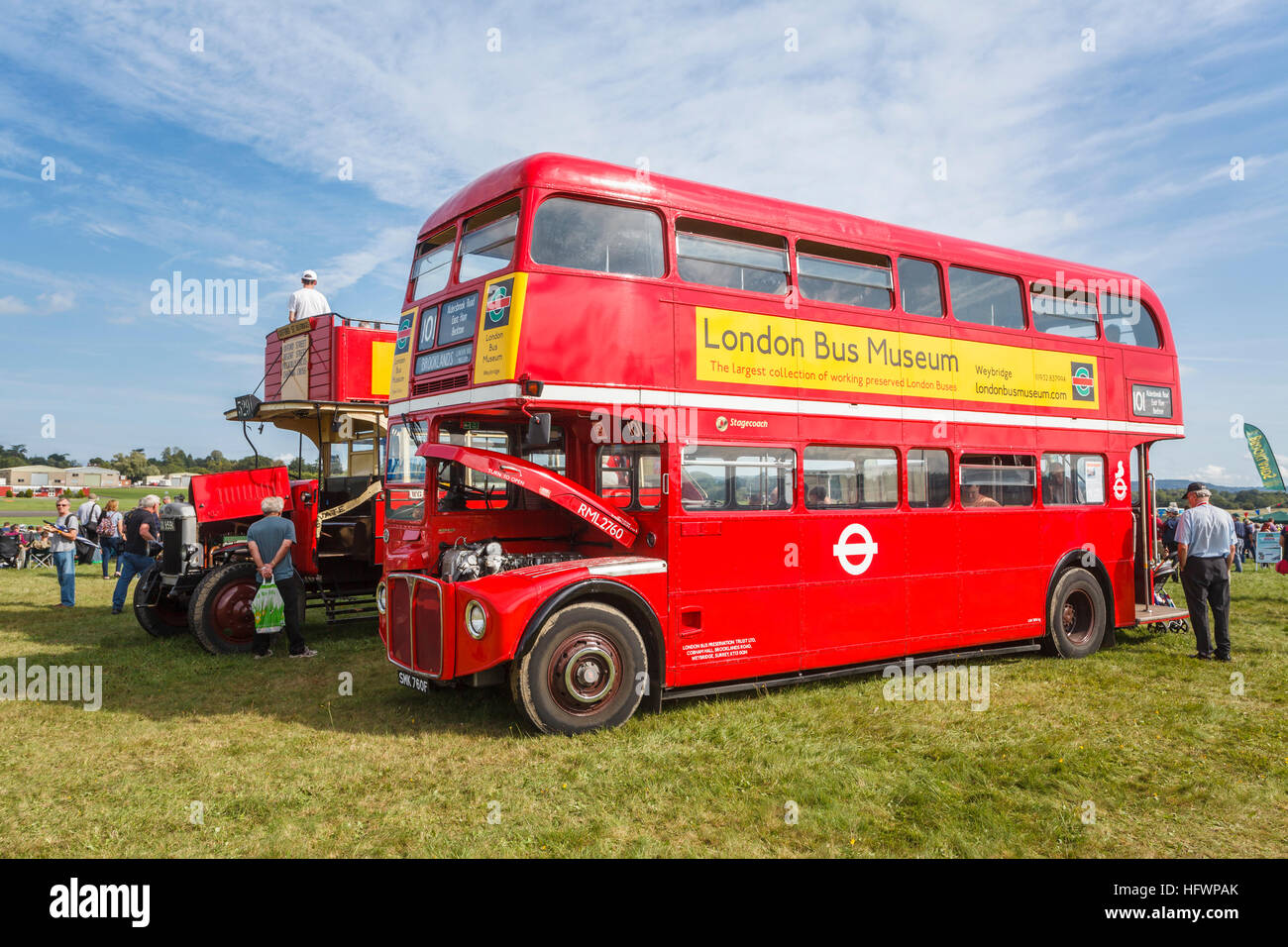 Vintage rouge 1968 AEC Routemaster RML2760 London bus sur l'affichage à Dunsfold Wings & Wheels Air Show, Surrey, UK Banque D'Images