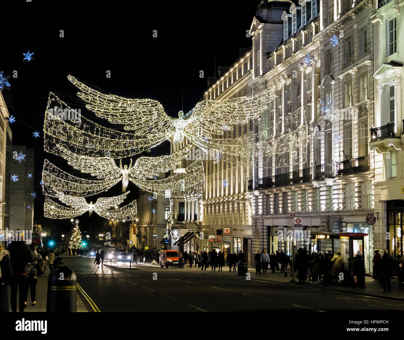 Lumières de Noël Angel Vol de nuit dans la rue Regent, le West End de Londres W1 Banque D'Images