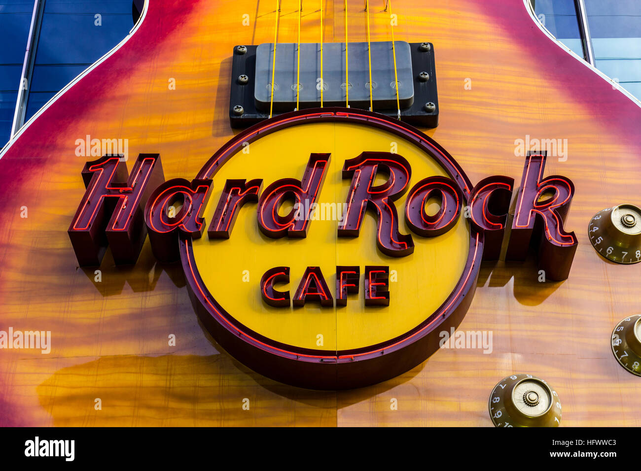 Las Vegas - Circa Décembre 2016 : le Hard Rock Cafe sur le Strip. Le Hard Rock signe est intégré dans une guitare Gibson Les Paul III Banque D'Images