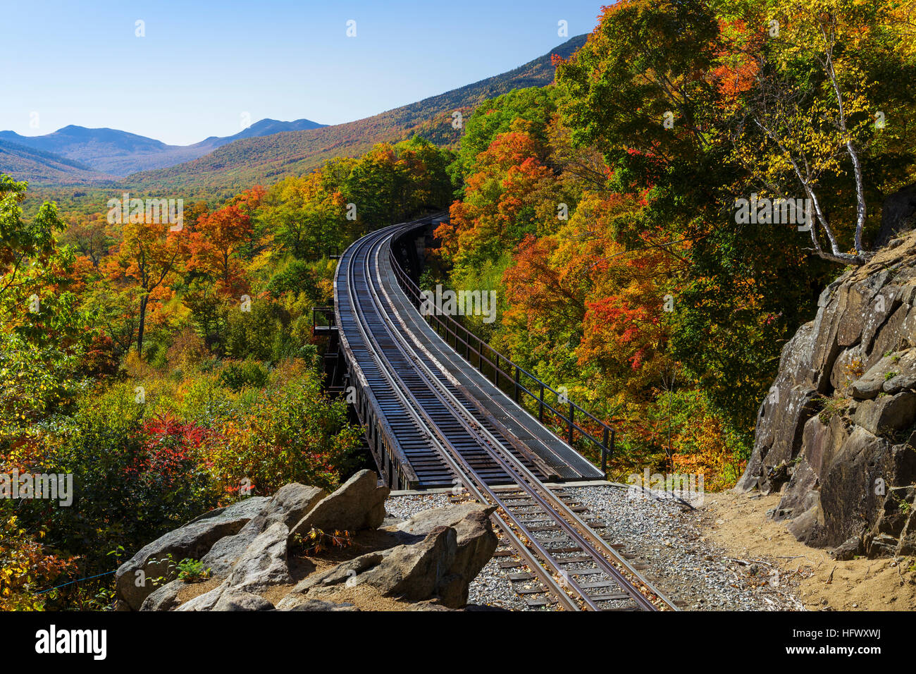 Crawford Notch State Park - Chevalets Frankenstein le long de la vieille Maine Central Railroad dans l'emplacement de Hart, New Hampshire, USA Banque D'Images