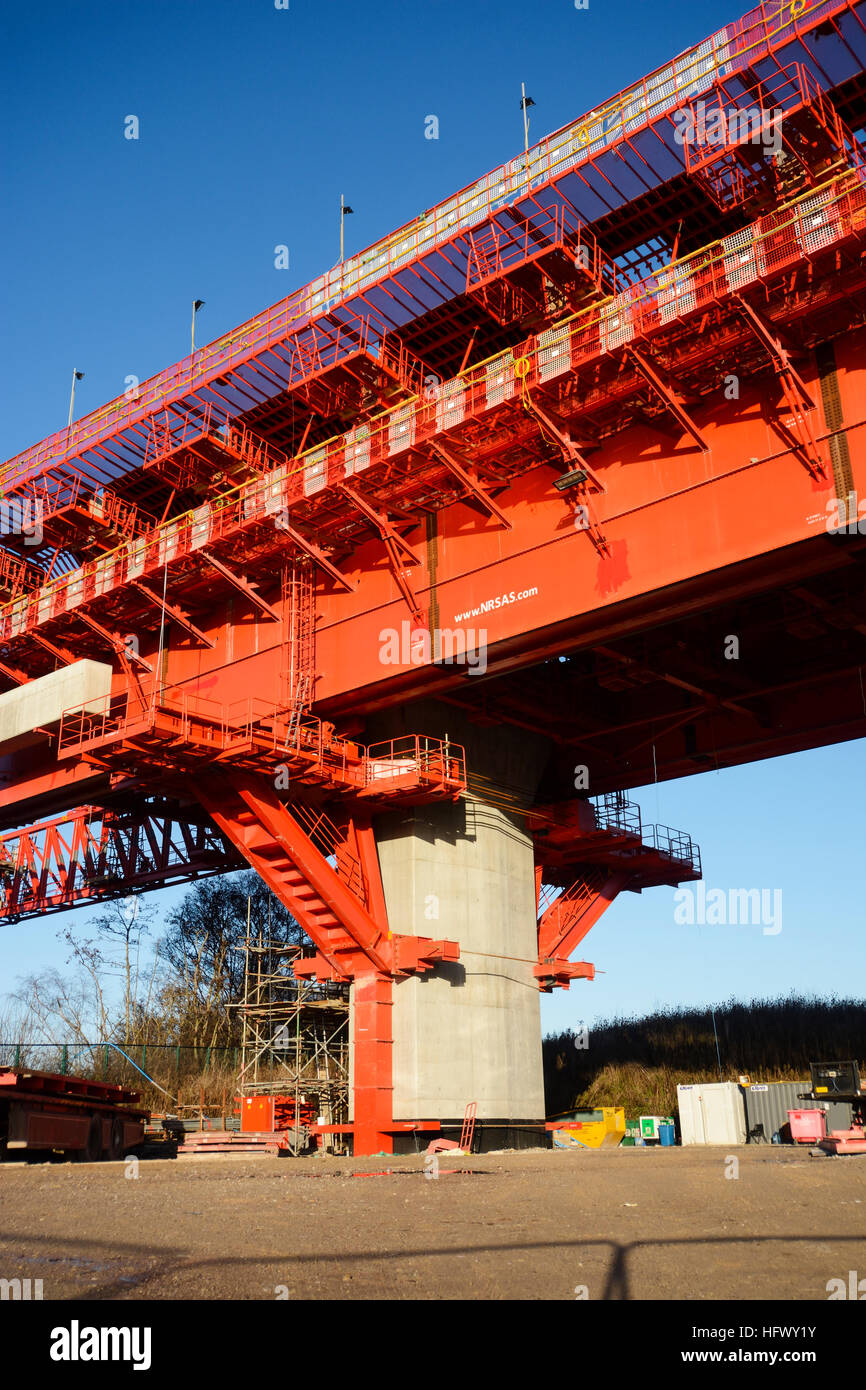 MSS Webster, l'un des deux géants de machines utilisées à l'extérieur en béton pour la construction du pont Mersey Gateway sur la Mersey. Banque D'Images
