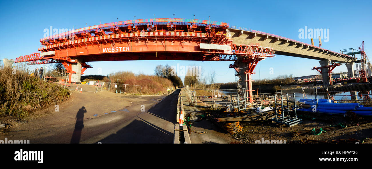 MSS Webster, l'un des deux géants de machines utilisées à l'extérieur en béton pour la construction du pont Mersey Gateway sur la Mersey. Banque D'Images