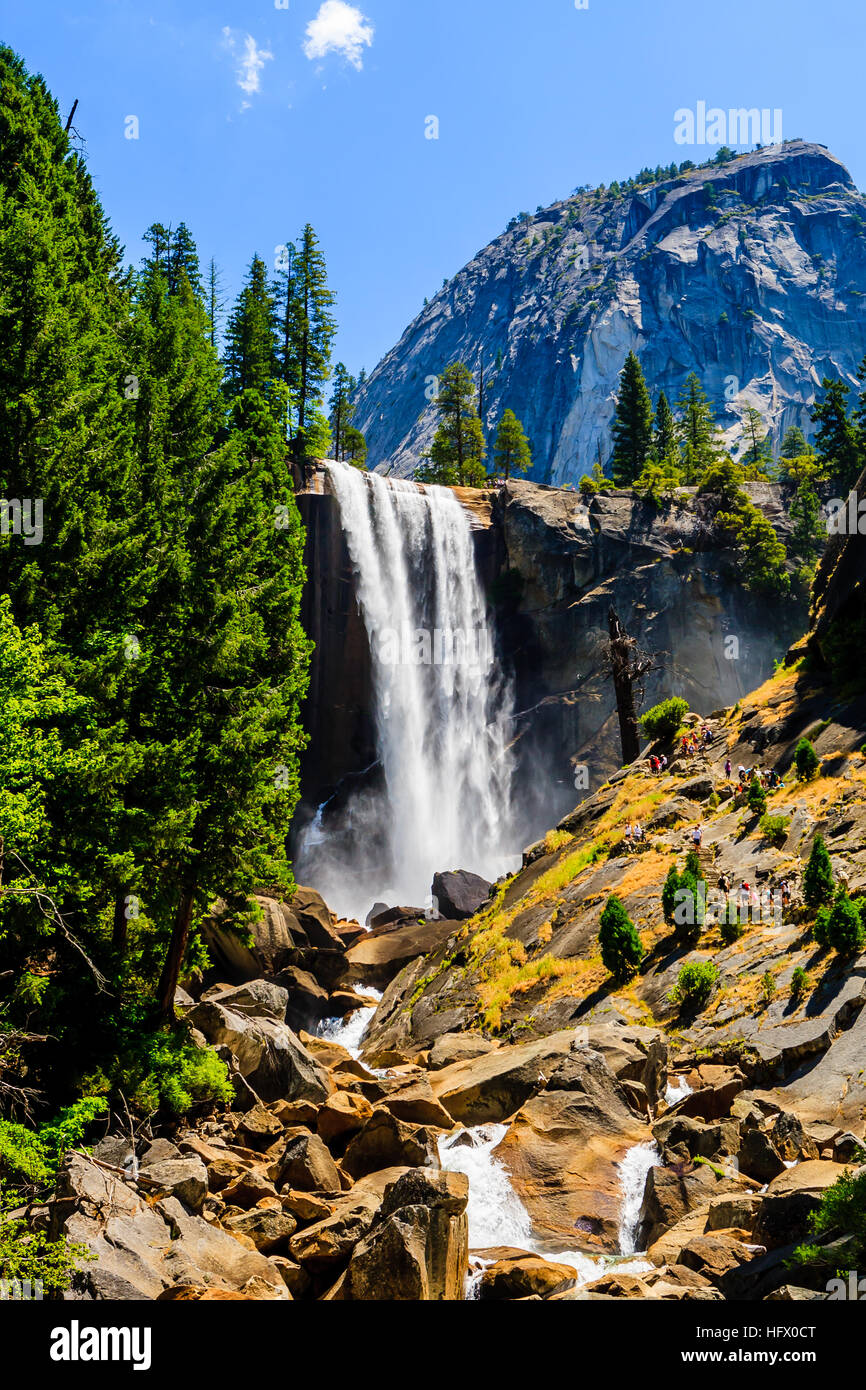 L'automne est le Vernal 317 pieds sur la rivière Merced cascade juste en aval du Nevada Fall in Yosemite National Park, Californie. Automne Vernal, ainsi que Banque D'Images