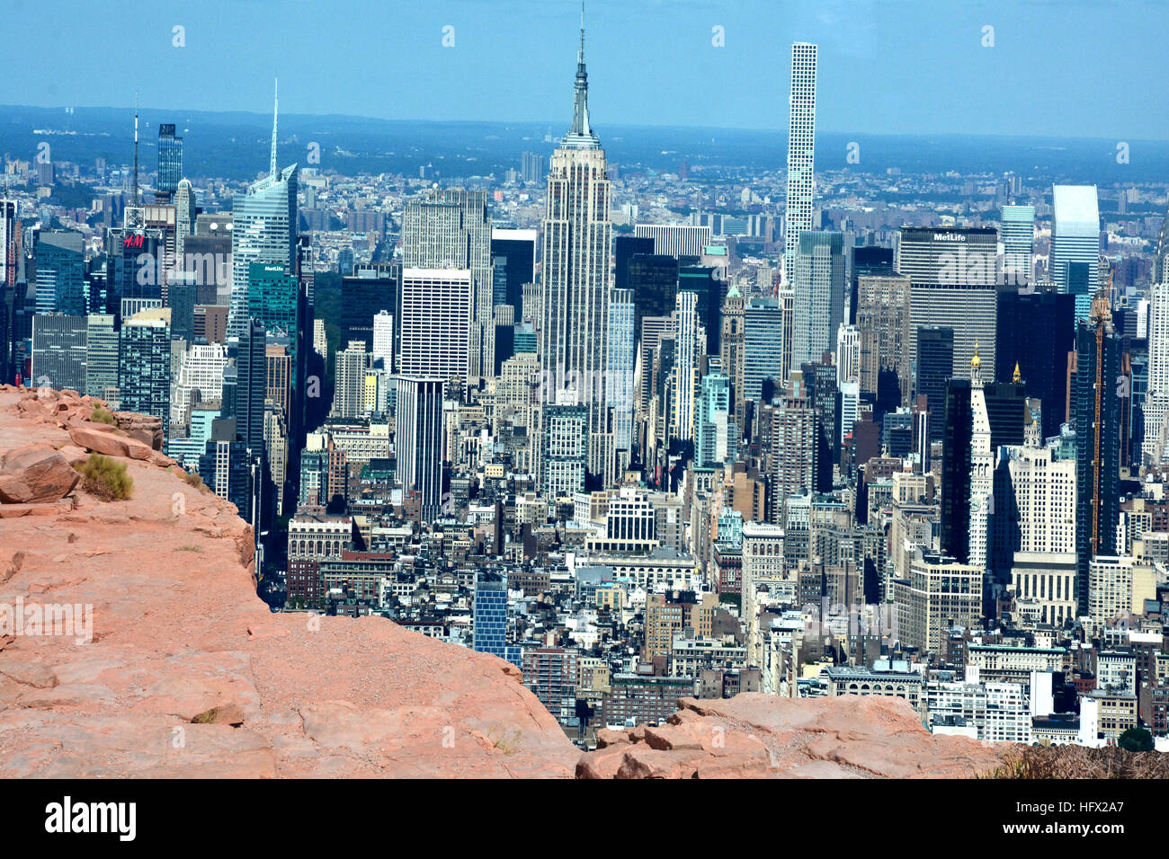 Image abstraite avec New York la vie urbaine, à regarder d'une falaise Banque D'Images