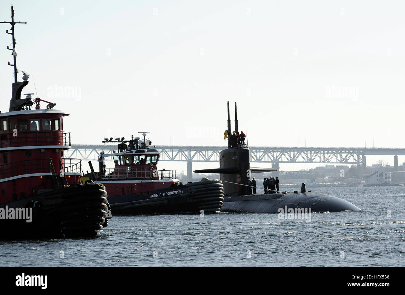 090204-N-8467N-001 Groton, Connecticut (fév. 4, 2009) La classe de Los Angeles sous-marin d'attaque rapide USS Pittsburgh (SSN 720) fait son chemin jusqu'à la rivière Thames et accueil de Submarine Base New London. Pittsburgh de rentrer d'un déploiement de six mois prévue un Òterrible towelÓ la levée de la voile à l'appui des Steelers après sa ville éponyme revendiquaient leur sixième record Superbowl gagner. (U.S. Photo par John marine/Narewski) Parution US Navy 090204-N-8467N-001 USS Pittsburgh (SSN 720) fait son chemin jusqu'à la rivière Thames et accueil de Submarine Base New London Banque D'Images