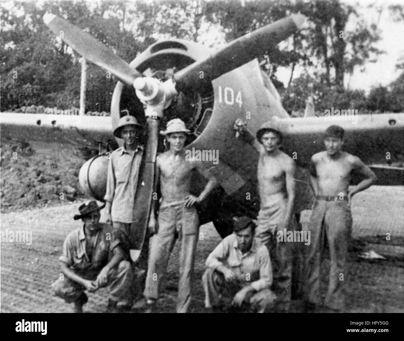 VMF-121 d'équipage au sol de F4F Guadalcanal 1942 Banque D'Images
