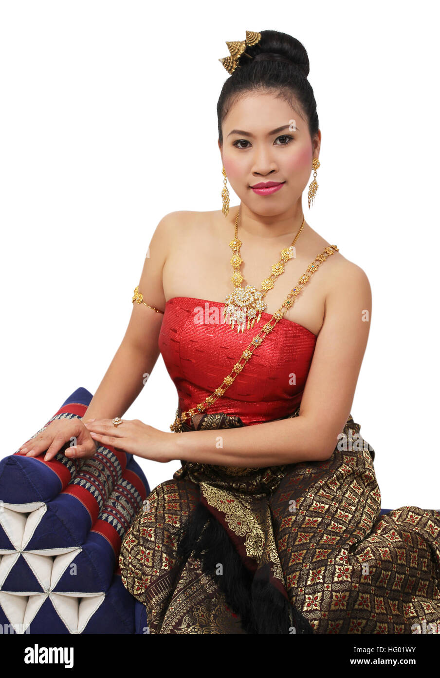 Femme en costume traditionnel thaï sur fond blanc Banque D'Images