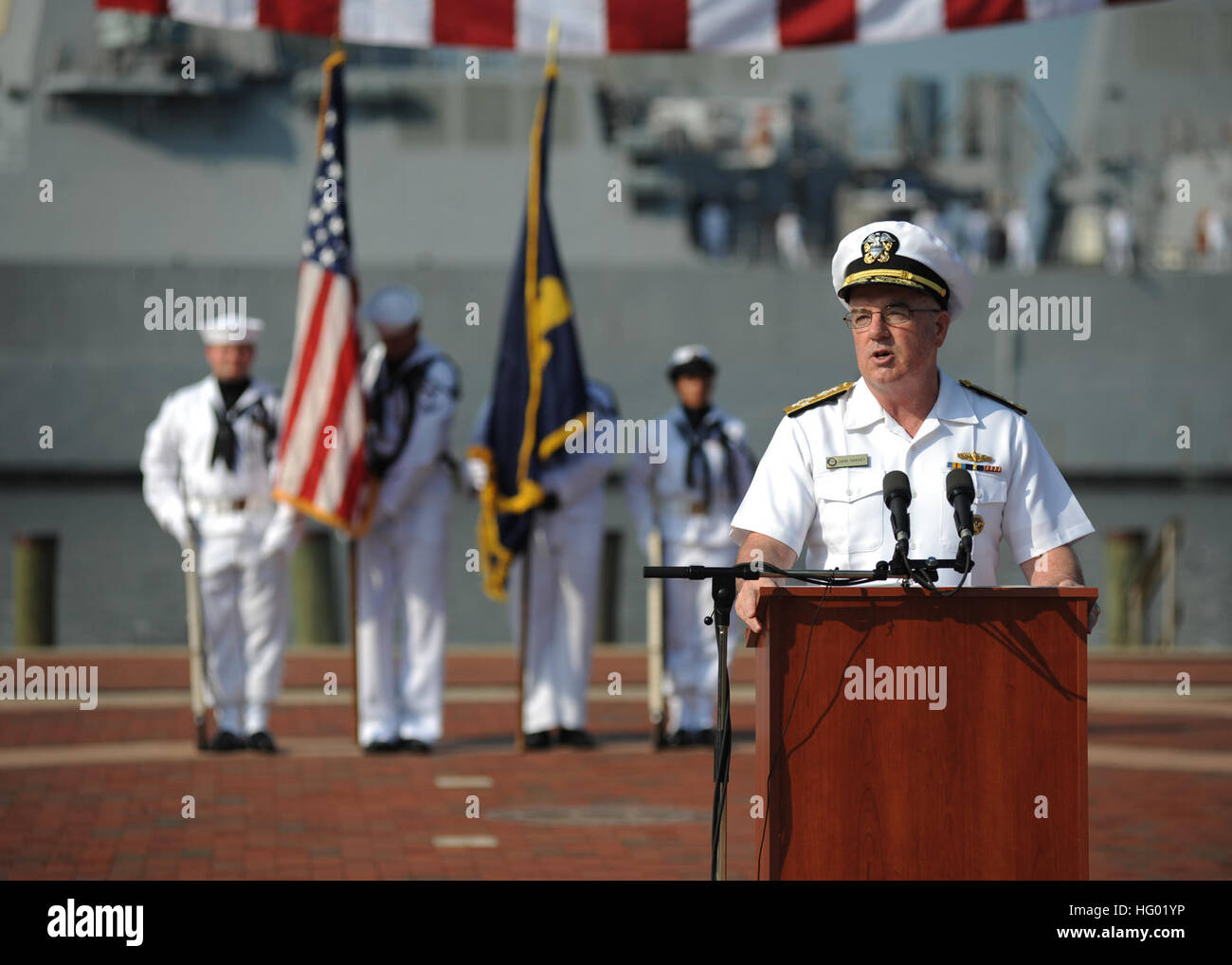 Le U.S. Fleet Forces Command organise une cérémonie du souvenir en 9/11 au Town point Park à Norfolk, marquant le 10e anniversaire des attaques du 11 septembre et honorant les victimes et les intervenants. Banque D'Images