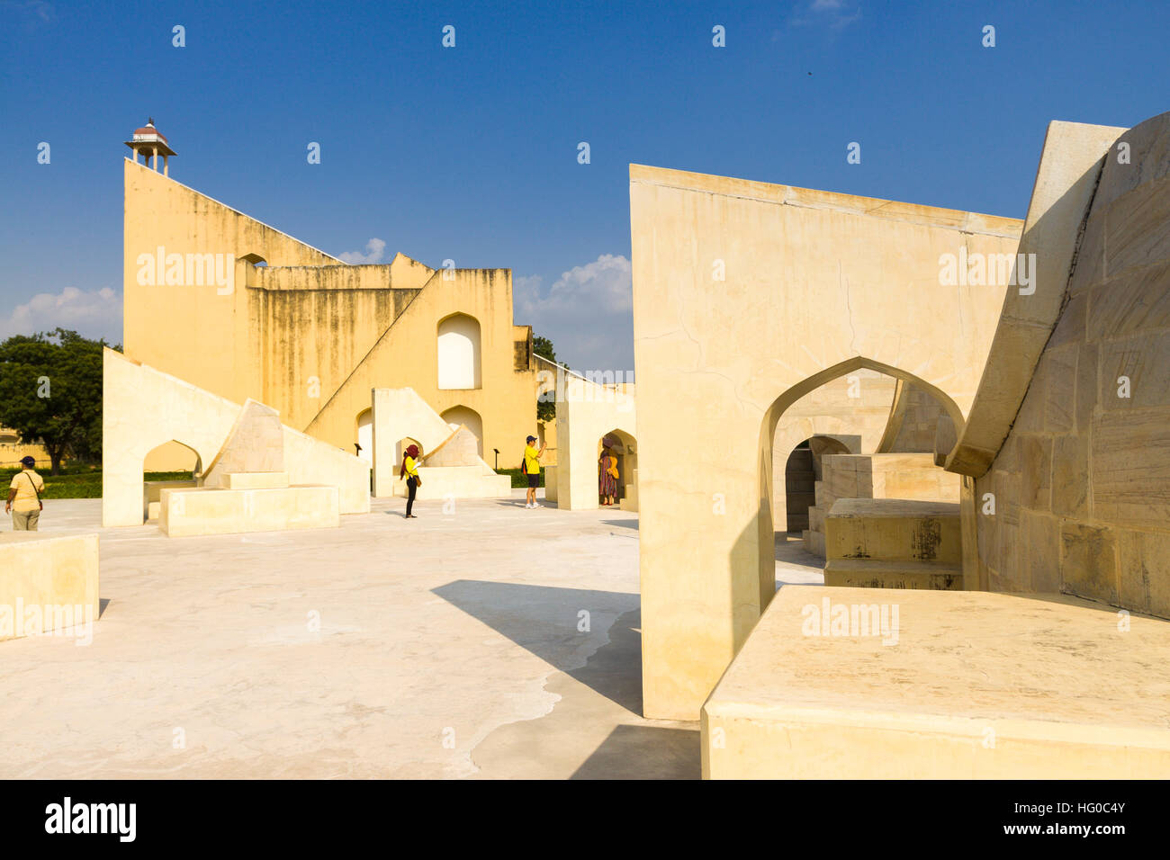 Le Jantar Mantar structures sont un ara ararauna. Jaipur, Rajasthan. L'Inde Banque D'Images