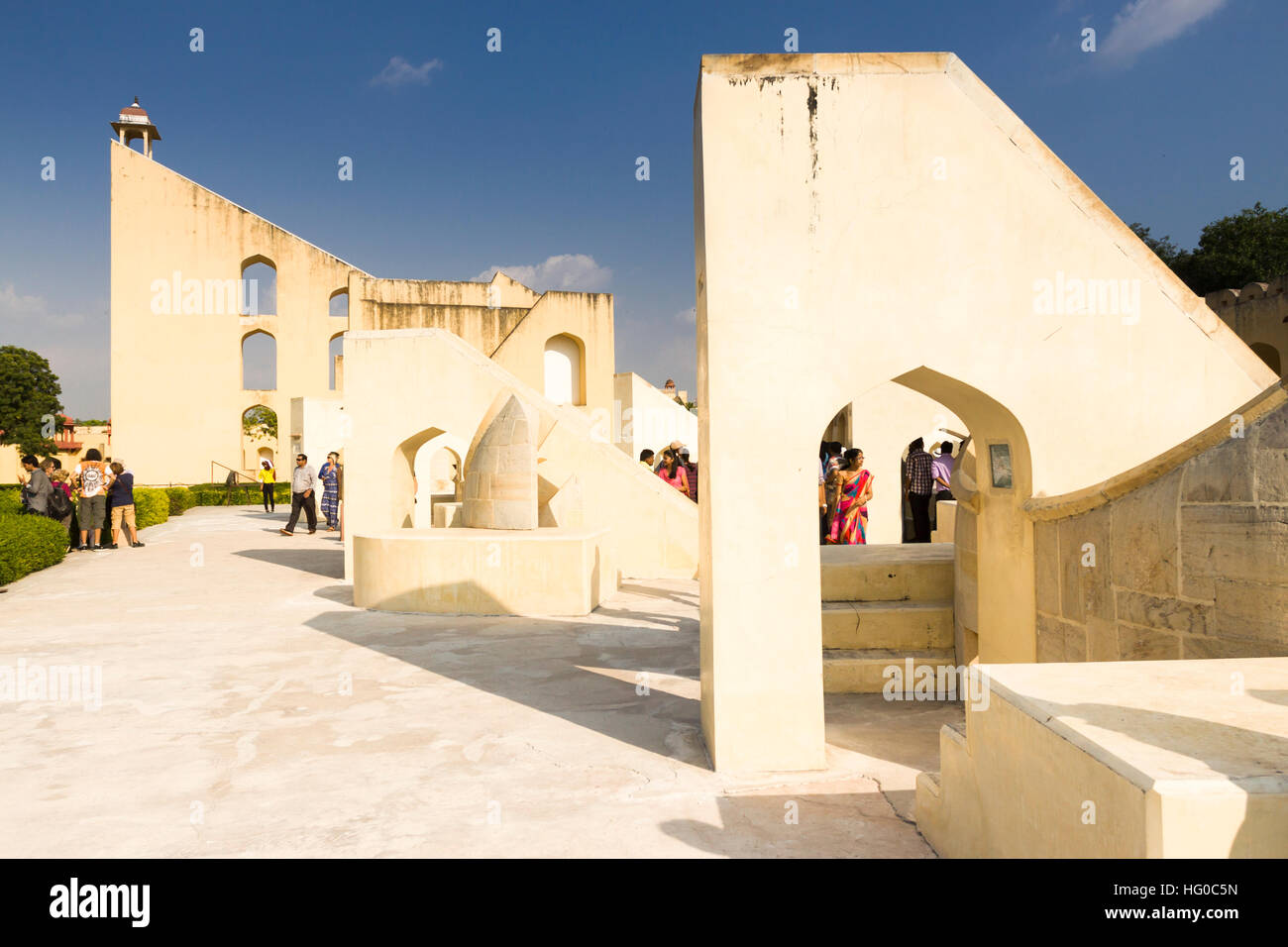 Le Jantar Mantar structures sont un ara ararauna. Jaipur, Rajasthan. L'Inde Banque D'Images