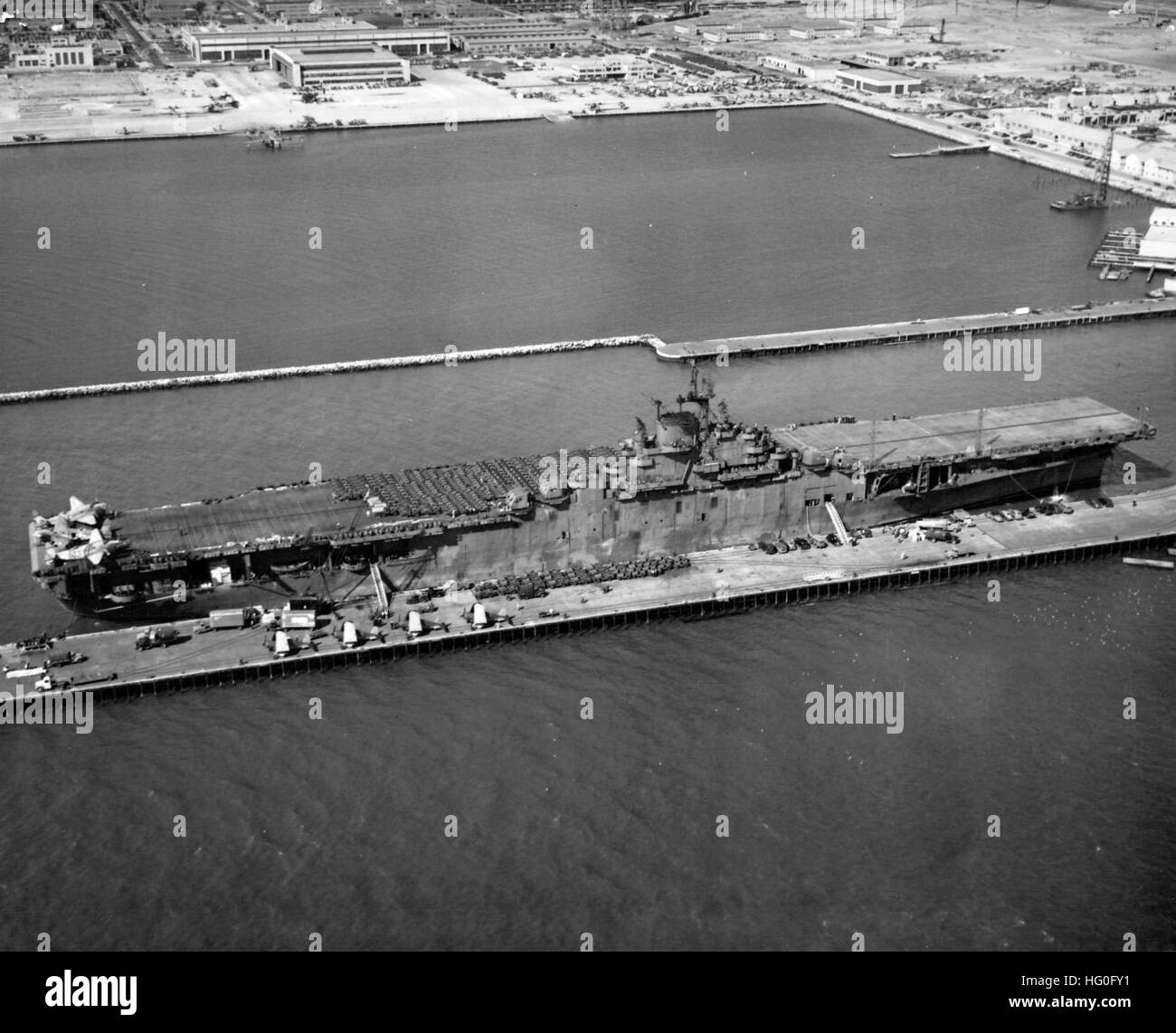 USS Yorktown (CV-10) à Alameda en septembre 1943 NAS Banque D'Images