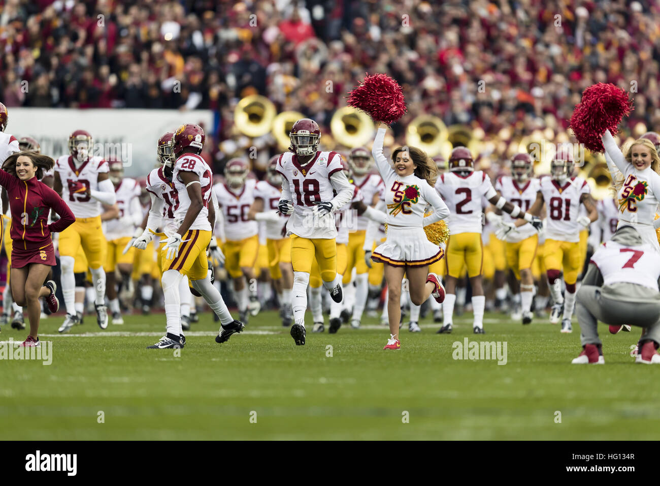 2 janvier 2017 - Californie, USA - USC Trojans prendre le champ avant le Rose Bowl Game entre Penn State Nittany Lions et Université de Californie du sud de Troie au Rose Bowl Stadium de Pasadena, Californie. L'USC a gagné 52-49. (Crédit Image : © Scott Taetsch via Zuma sur le fil) Banque D'Images