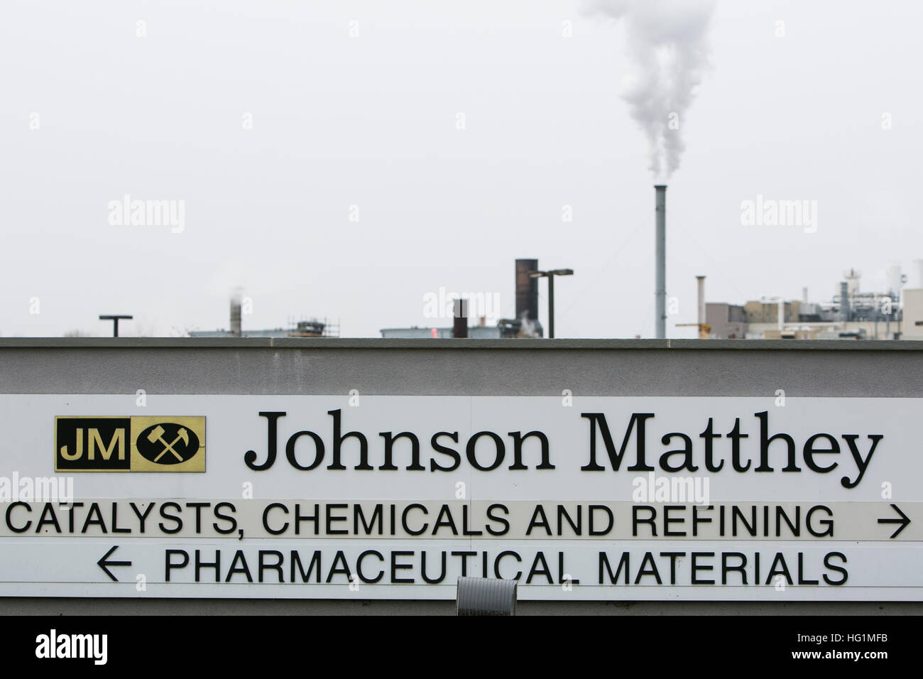 Un logo affiche à l'extérieur d'un établissement occupé par Johnson Matthey à Paulsboro pharmaceutique, New Jersey le 11 décembre 2016. Banque D'Images