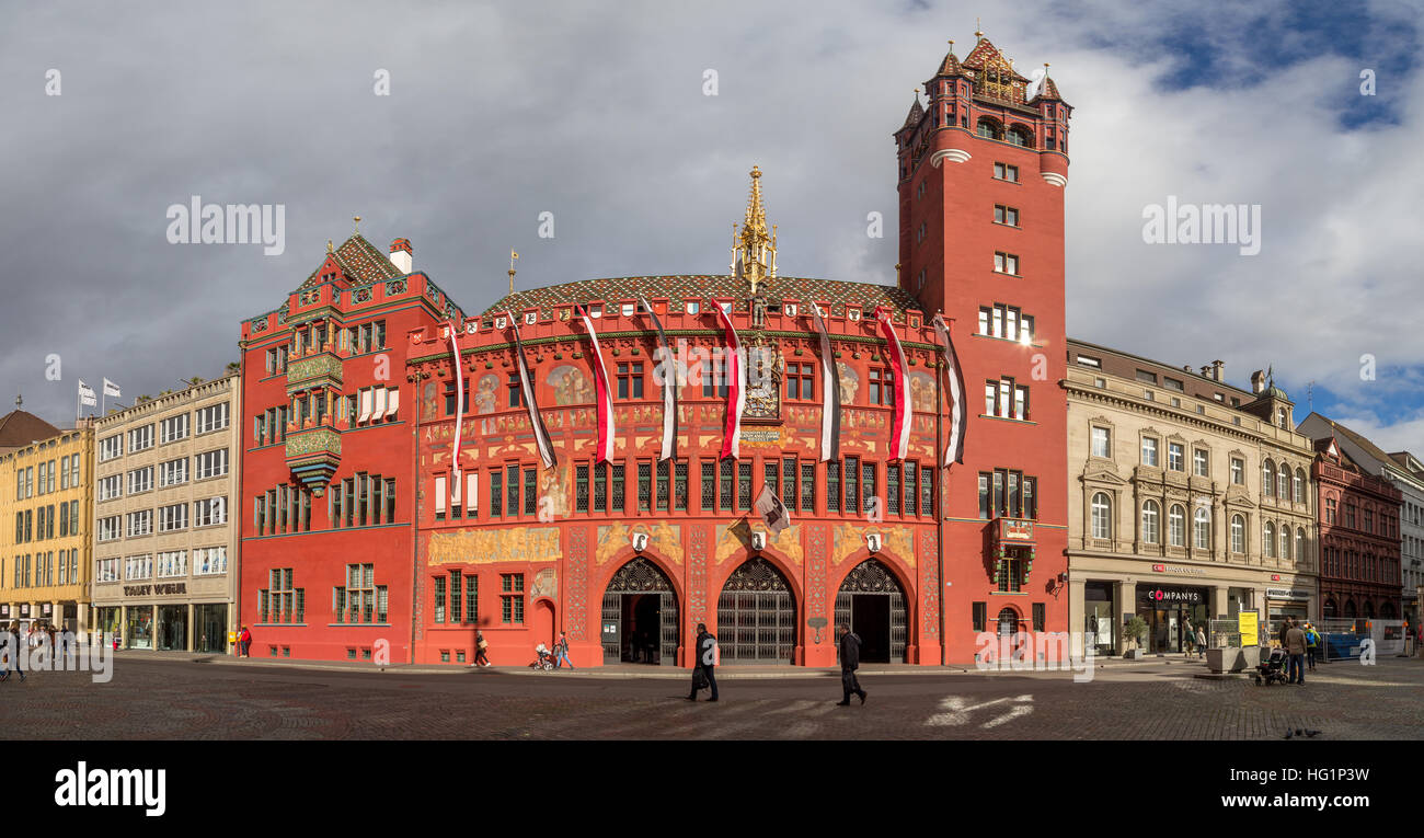 Bâle, Suisse - 20 octobre 2016 : vue panoramique de l'hôtel de ville historique dans le centre-ville Banque D'Images