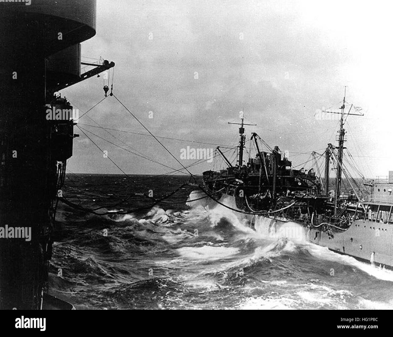 USS Neosho refuel USS Yorktown Banque D'Images