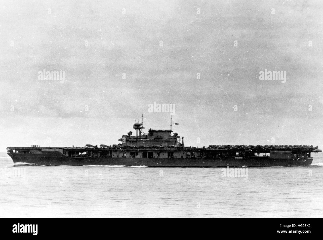 USS Yorktown (CV-5) en cours à mi-chemin 1942 Banque D'Images