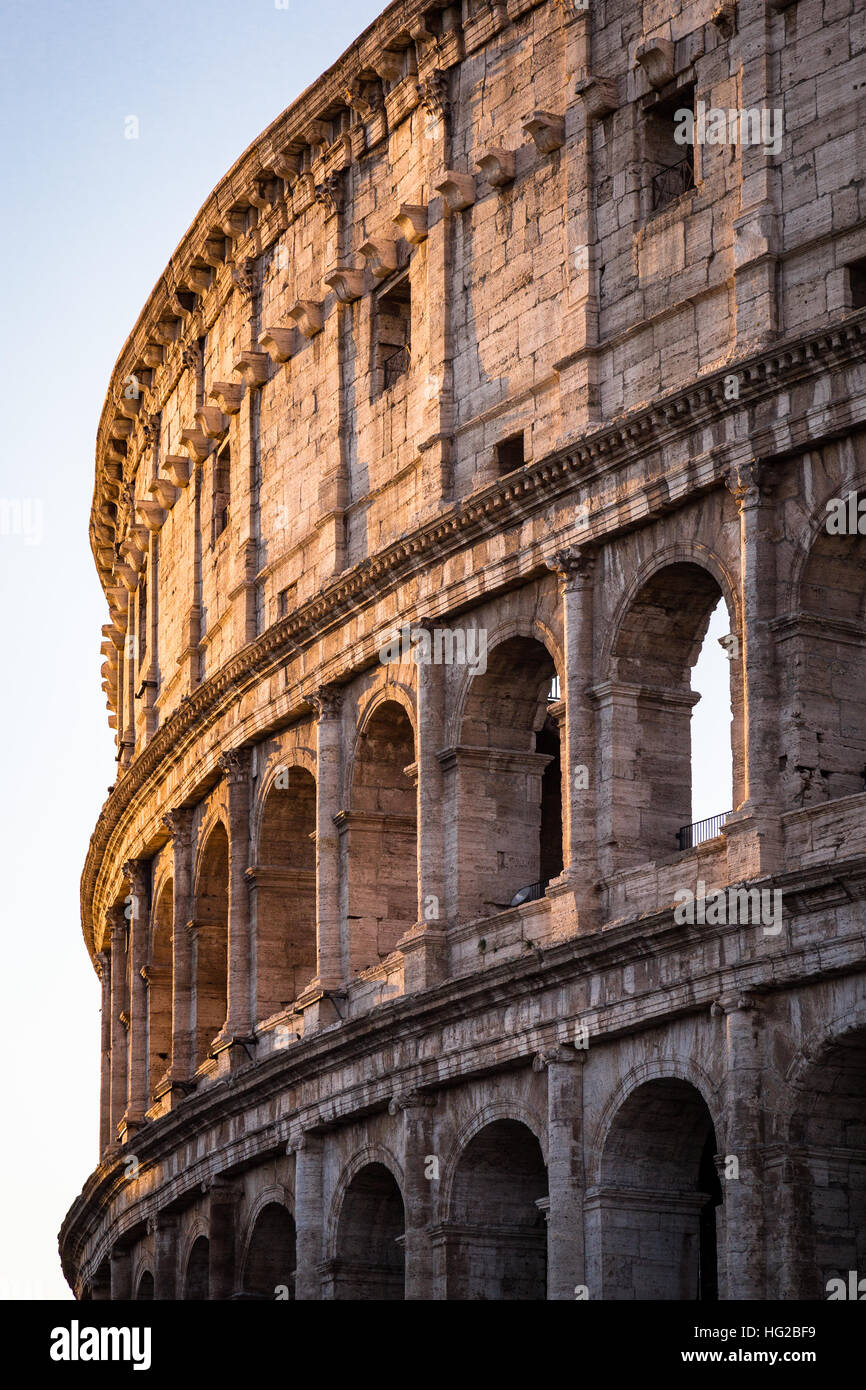 Colisée de Rome dans la lumière du matin. Banque D'Images
