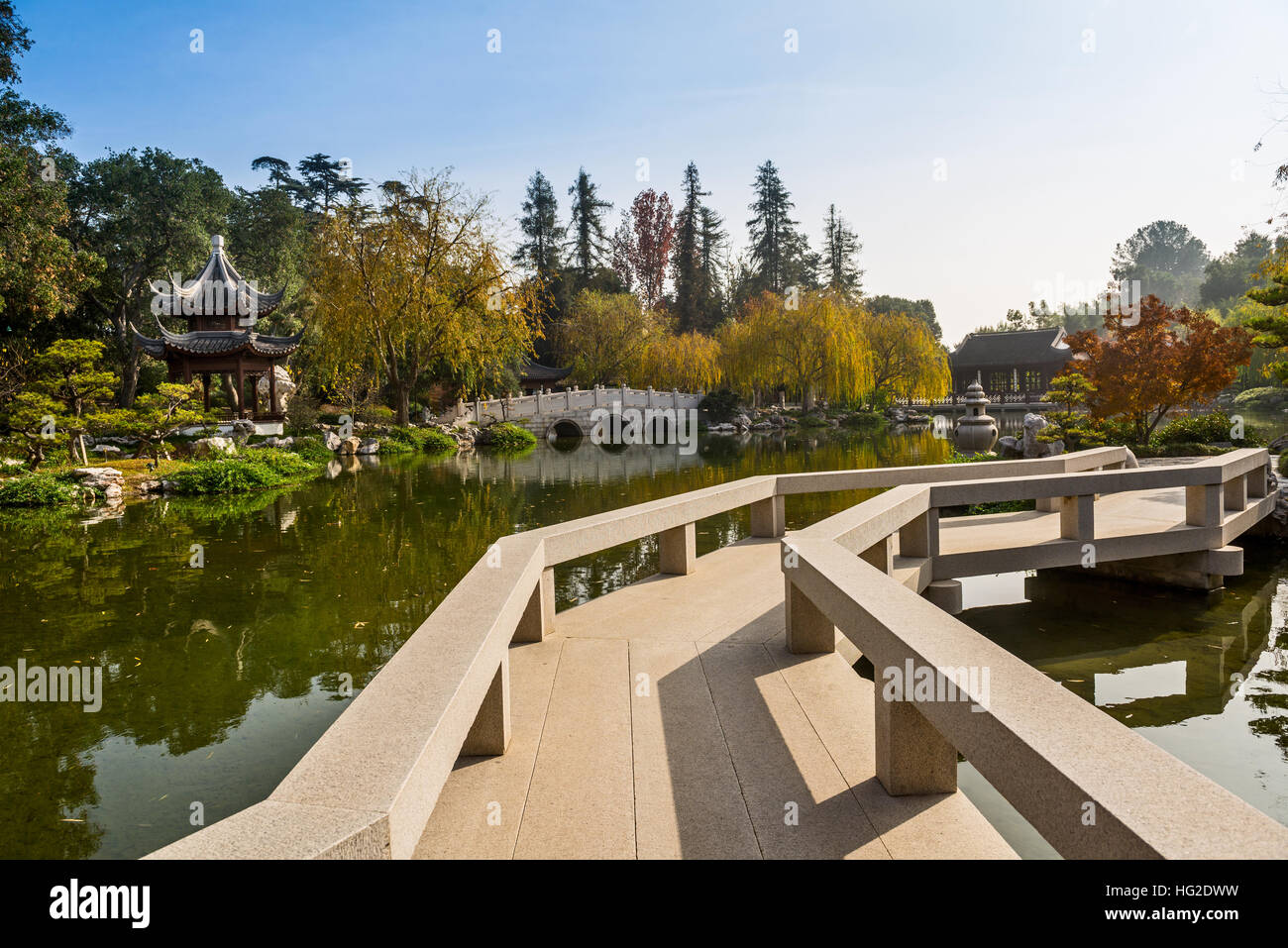 Inspiré par l'ancienne tradition chinoise de jardins privés conçus pour des activités savantes, Liu Fang Yuan, ou le jardin de couler de parfum, Banque D'Images