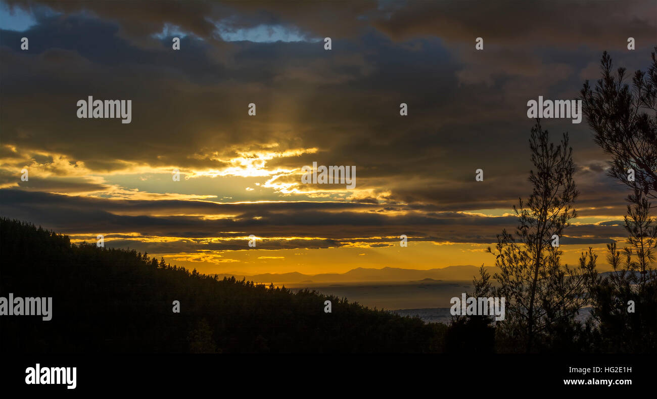 Coucher du Soleil vue panoramique d'Athènes depuis la montagne, Grèce. hymette Banque D'Images