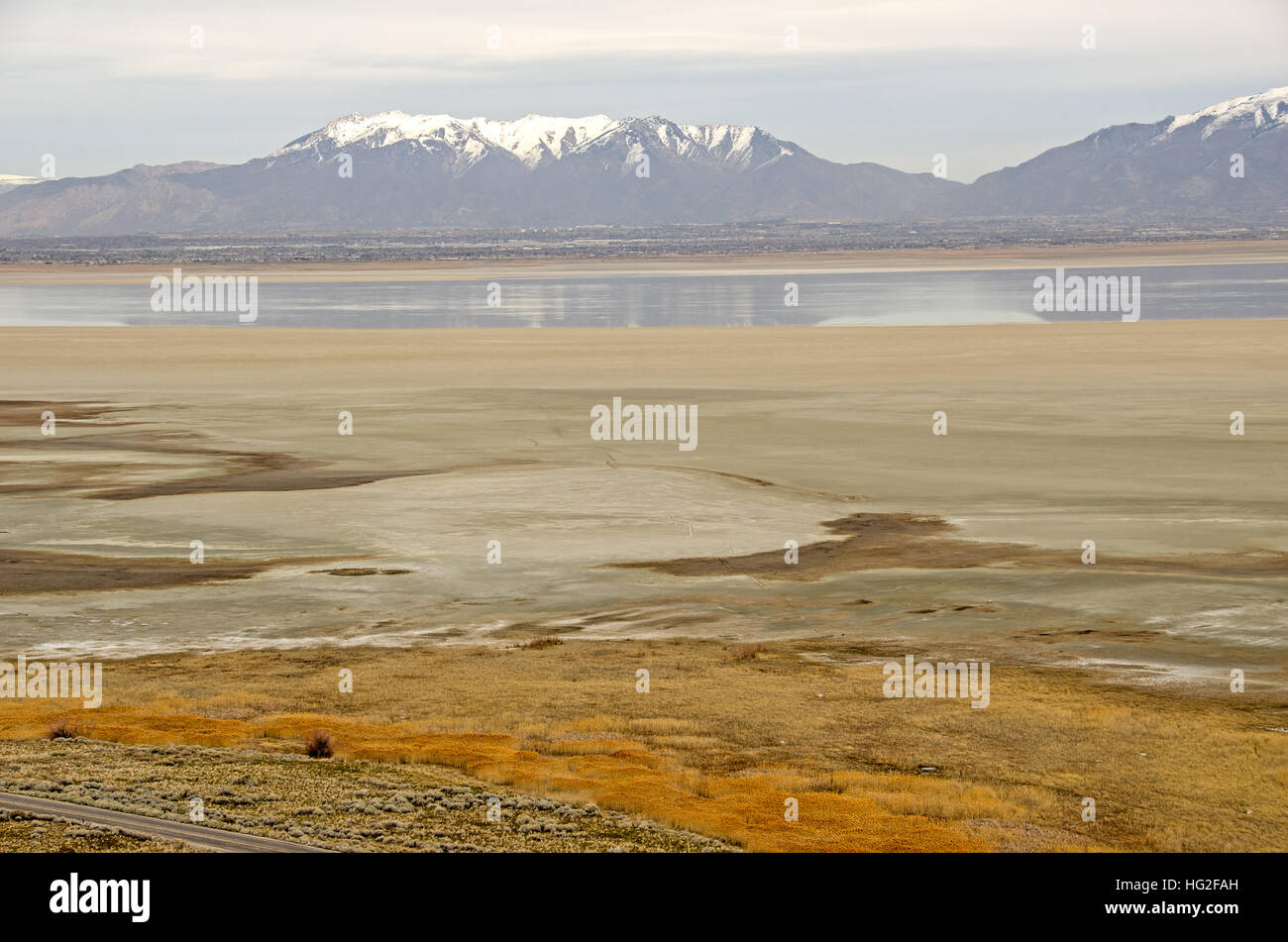 Antelope Island pour les neiges des montagnes Wasatch avec le Grand Lac Salé en entre Banque D'Images