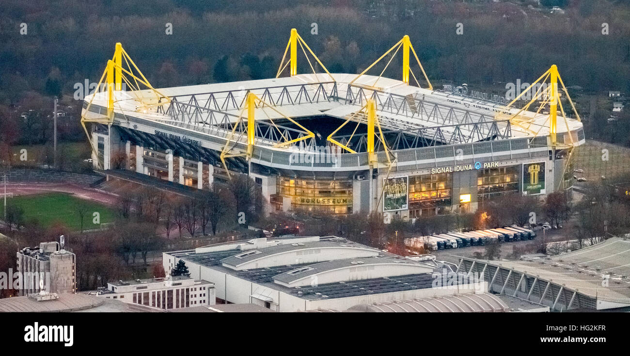 Vue aérienne, BVB Stadium, parc Signal Iduna la nuit, Dortmund, Westfalenstadion, Bundesliga,stade de ligue 1, Banque D'Images