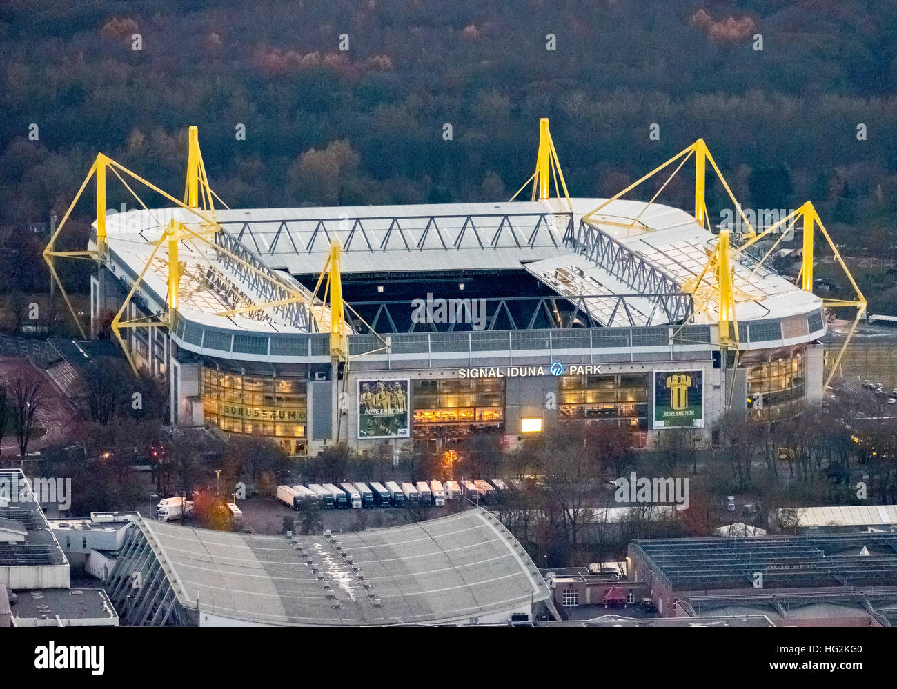 Vue aérienne, BVB Stadium, parc Signal Iduna la nuit, Dortmund, Westfalenstadion, Bundesliga,stade de ligue 1, Banque D'Images
