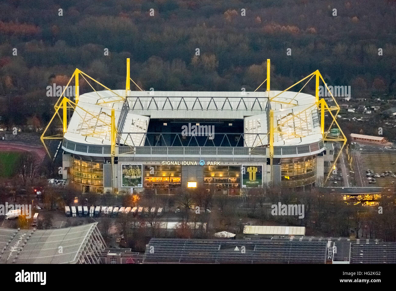 Vue aérienne, BVB Stadium, parc Signal Iduna la nuit, Dortmund, Westfalenstadion, Bundesliga,stade de ligue 1, Banque D'Images