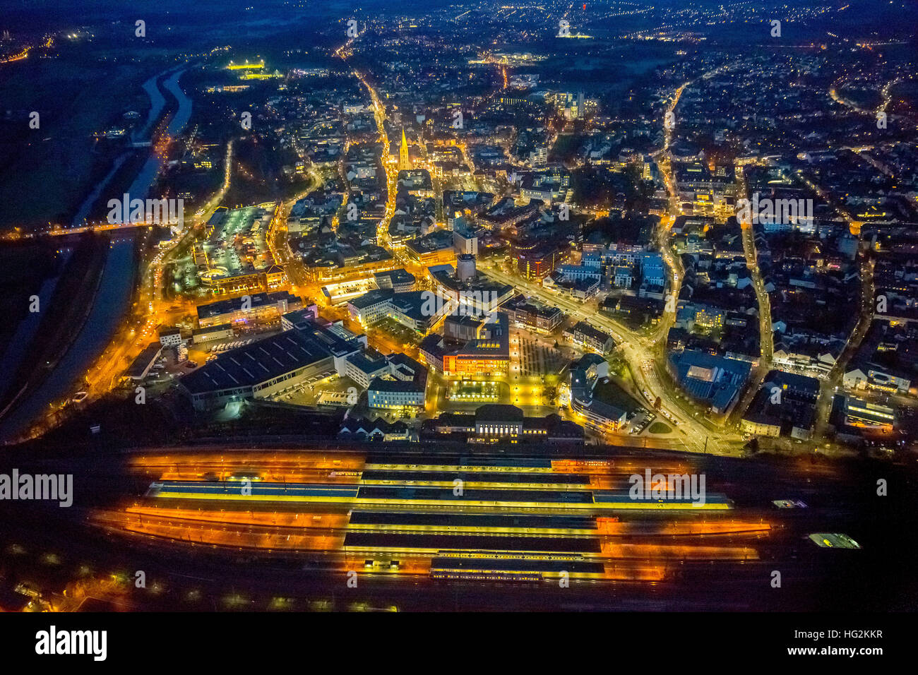 Vue aérienne, Instantané de nuit sommaire de Hamm avec le train et les voies, Hamm, veilleuse, Ruhr aeria, Rhénanie du Nord-Westphalie, Allemagne Banque D'Images