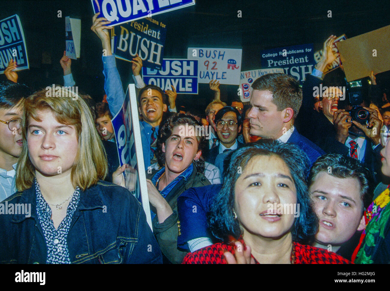 Washington, DC, USA., 1992 SIDA manifestants devant la Maison Blanche lors d'un rassemblement pour le président George H. W. Bush et le Vice-président Dan Quayle Crédit : Mark Reinstein Banque D'Images